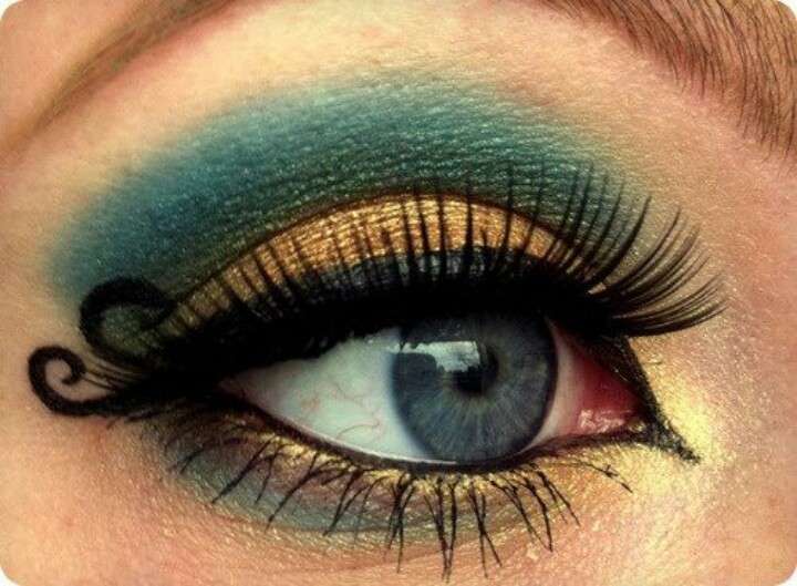 Trucco occhi in stile orientale