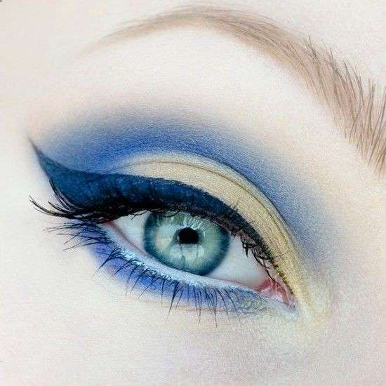 Trucco sfumato blu per occhi verdi