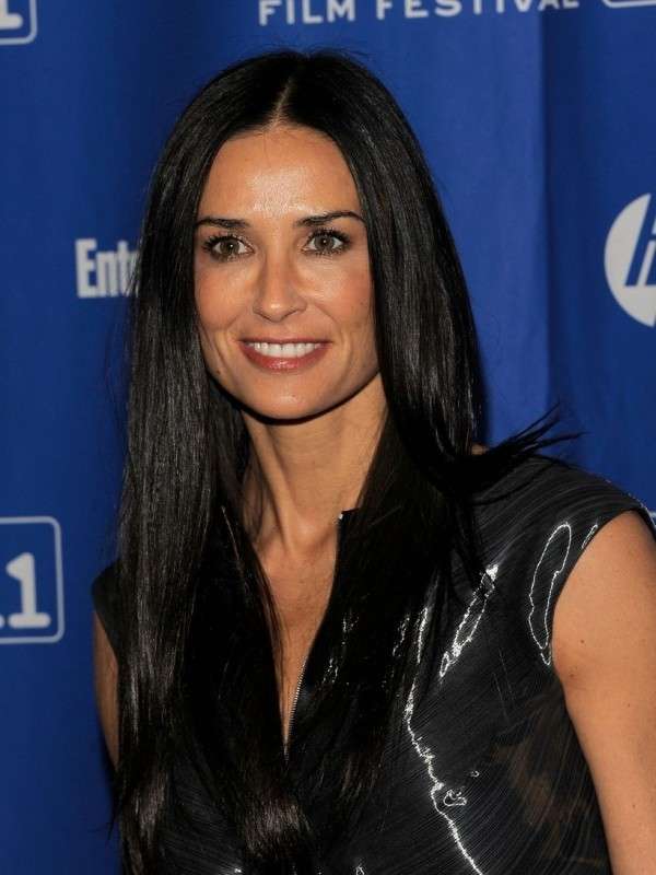 Viso squadrato di Demi Moore