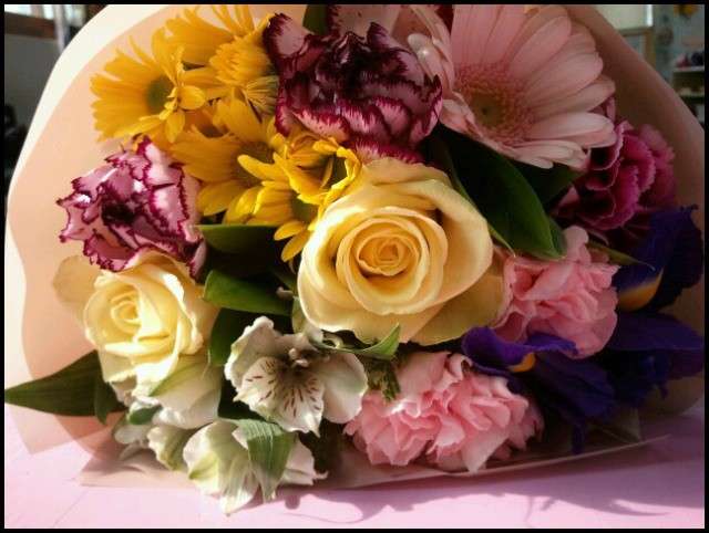 Bouquet floreale variopinto per la laurea