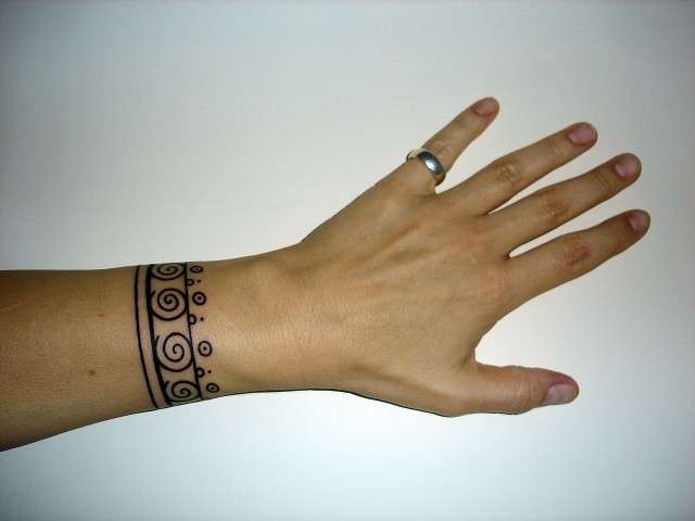 Bracelet tattoo design