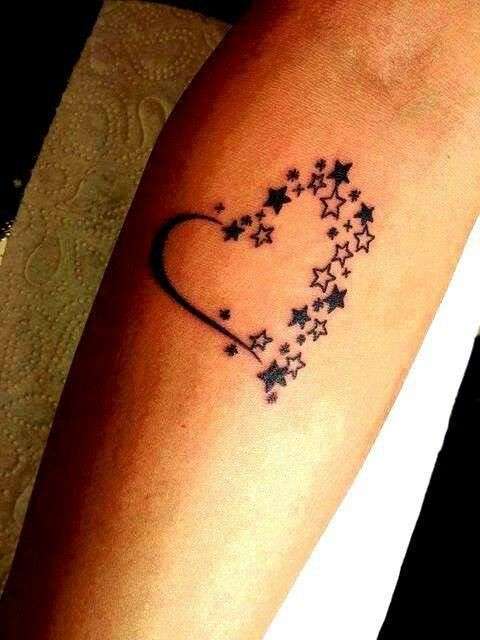 Cuore con stelle a tattoo