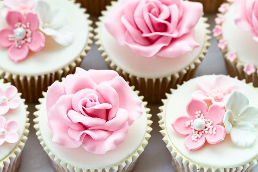 Cupcake con pasta di zucchero rosa