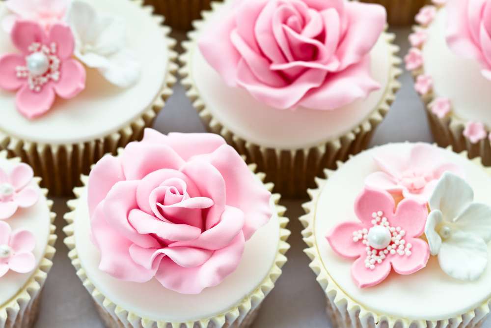 Cupcake con pasta di zucchero rosa