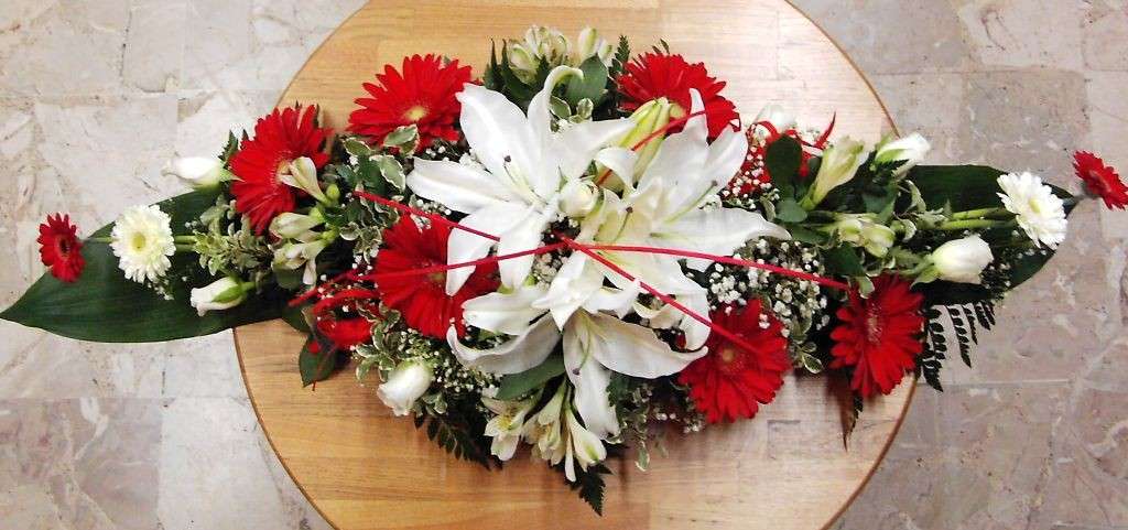 Fiori rossi e bianchi per la laurea
