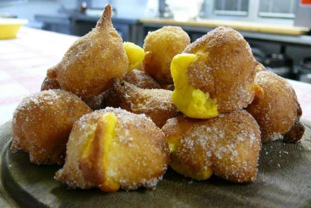 Frittelle con crema chantilly