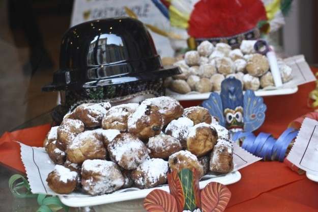 Frittelle dolci con uvetta