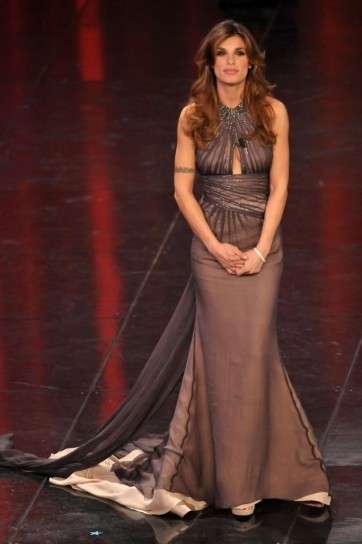 Il look di Elisabetta Canalis a Sanremo