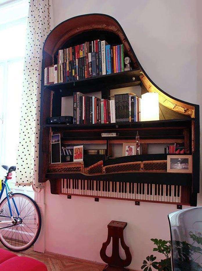 Libreria con pianoforte