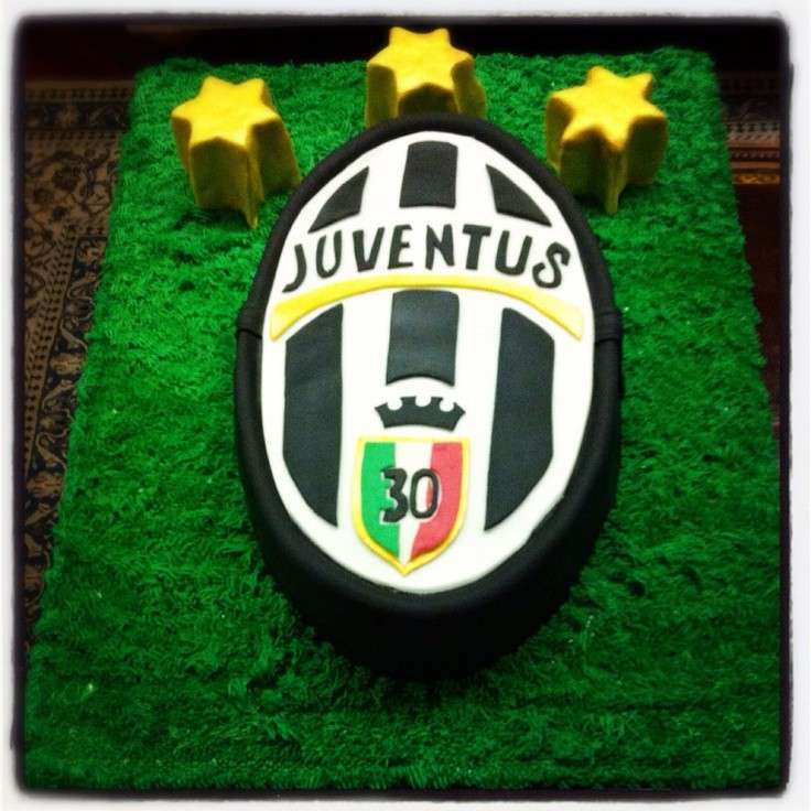 Lo stemma della Juventus come torta
