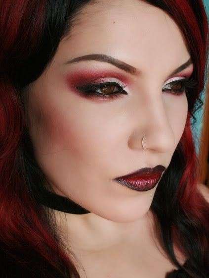 Make up intenso e rosso per carnevale