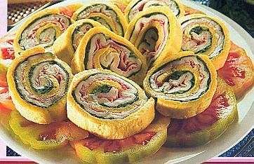 Rotolo di frittata con prosciutto