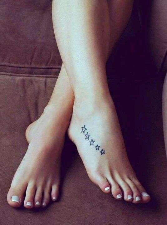 Stelle tattoo sul lato del piede