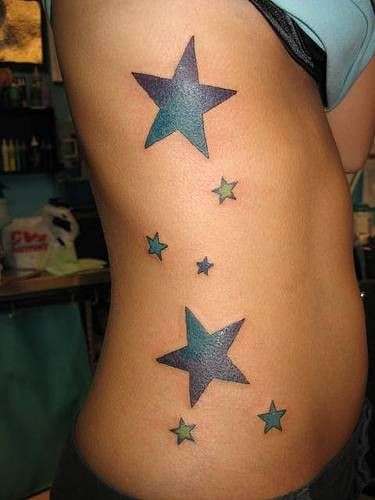Stelle tatuate sul fianco