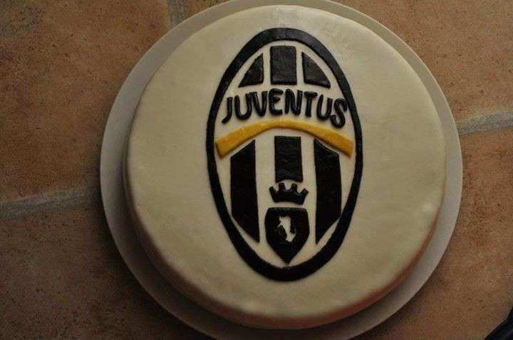 Torta bianca con scudetto