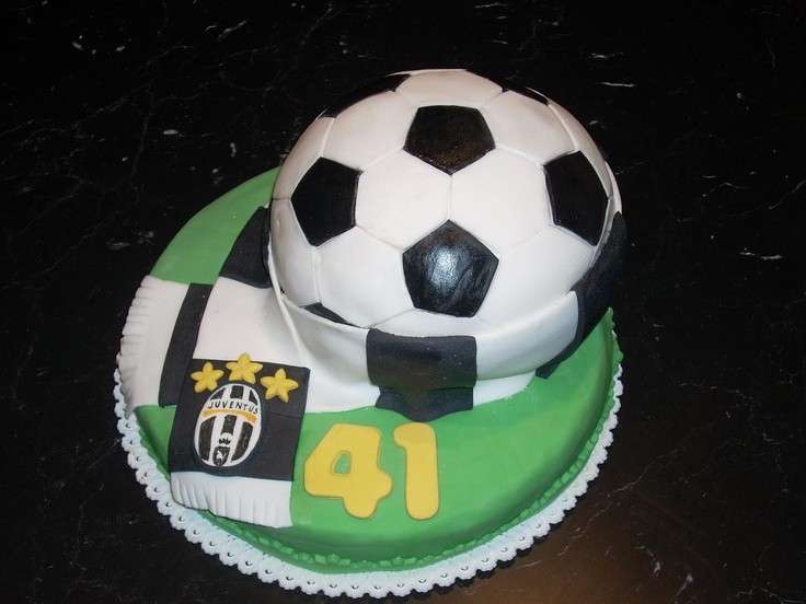 Torta con pallone juventino