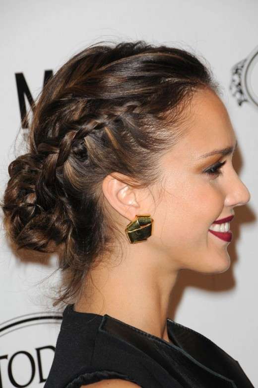 Treccia con capelli raccolti di Jessica Alba