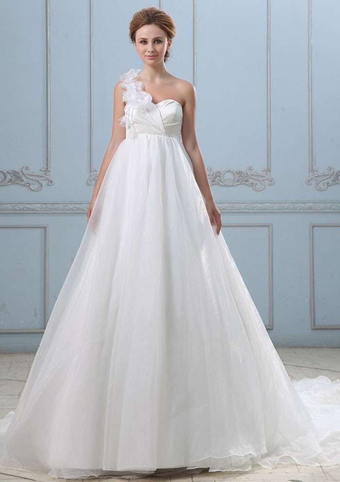 Abito ballgown per la sposa incinta