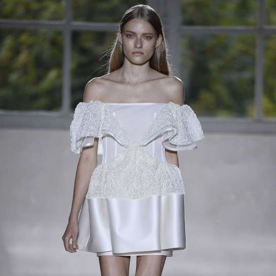 Abito da sposa corto di Balenciaga