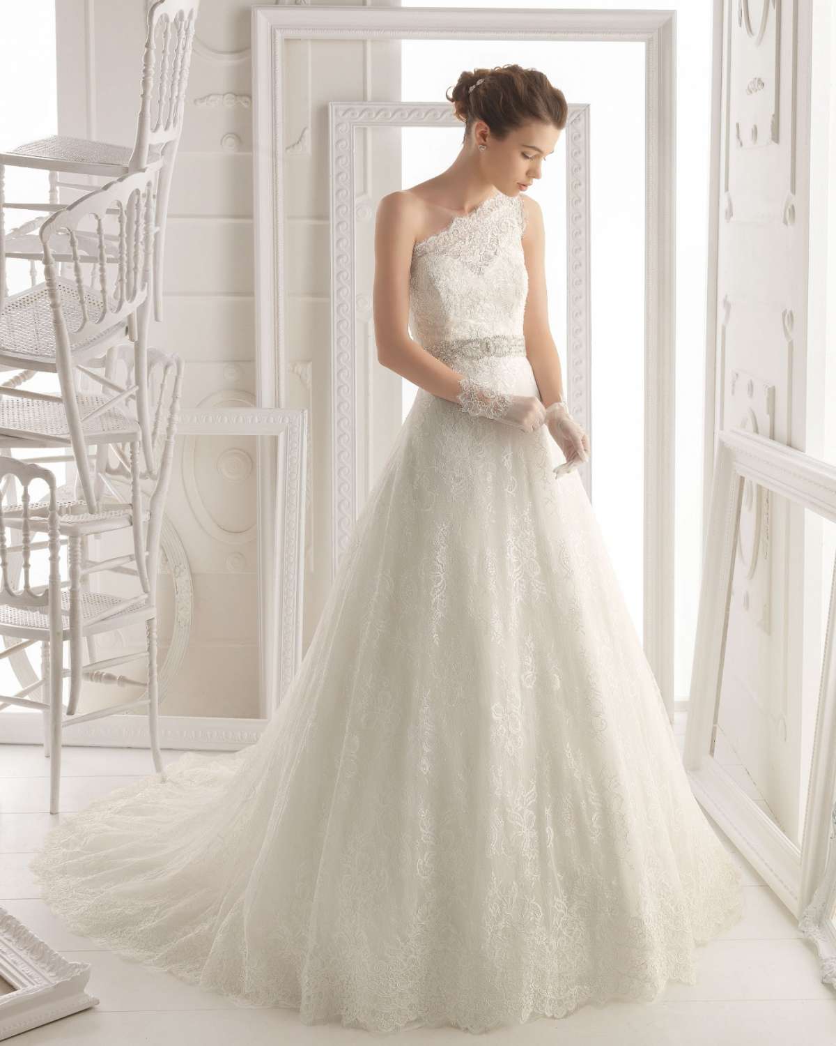 Abito Pronovias monospalla con guanti