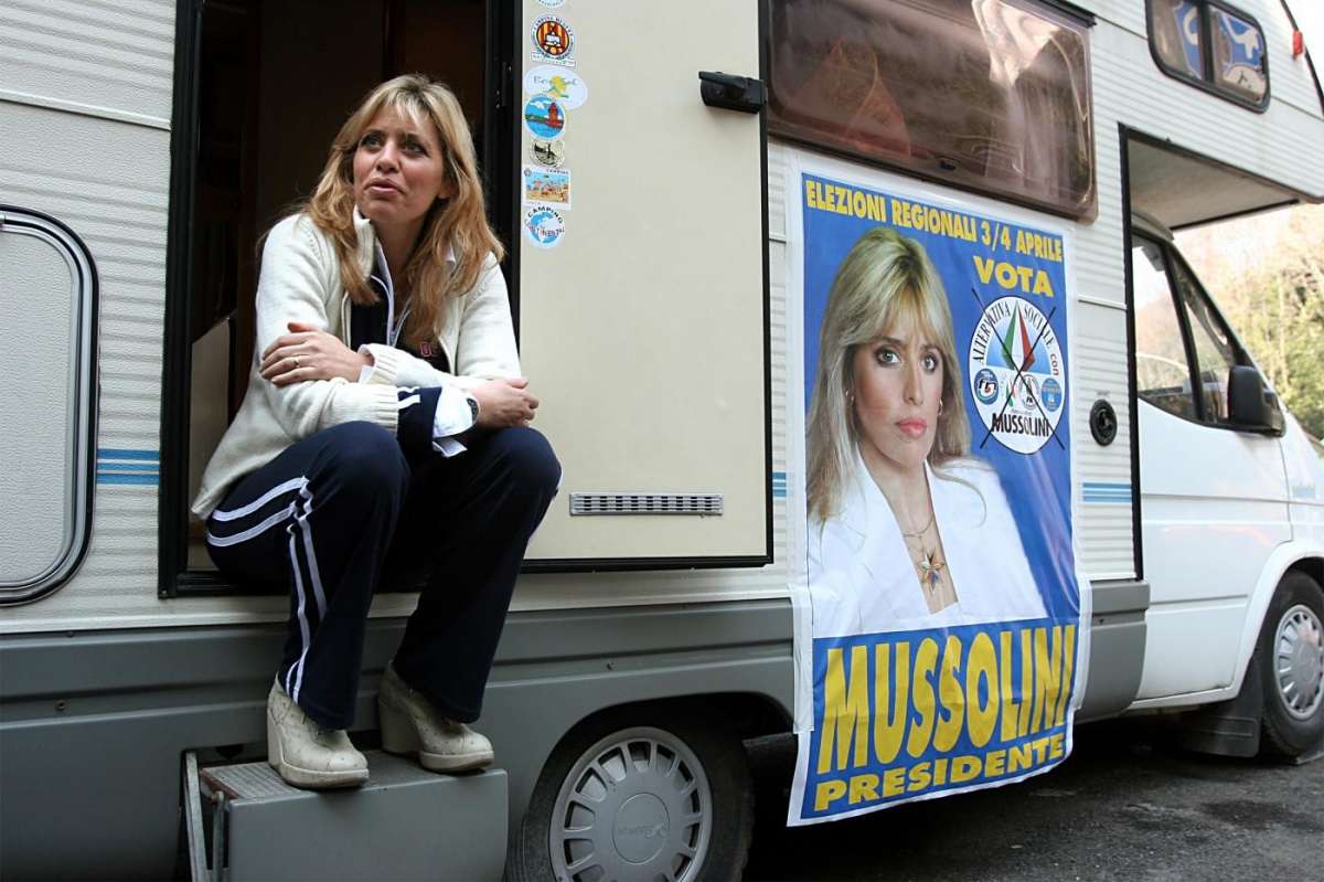 Alessandra Mussolini nel camper