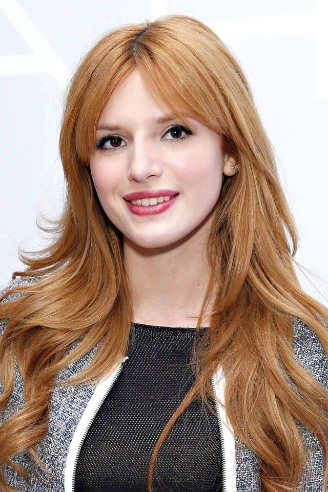 Bella Thorne con taglio lungo scalato