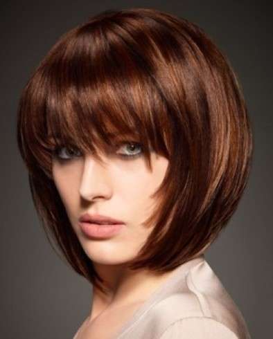 Bob corto castano con frangia
