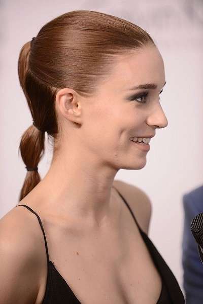 Bubble ponytail di Rooney Mara