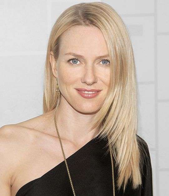 Capelli fini e scalati di Naomi Watts