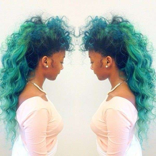 Capelli lunghissimi con cresta verde