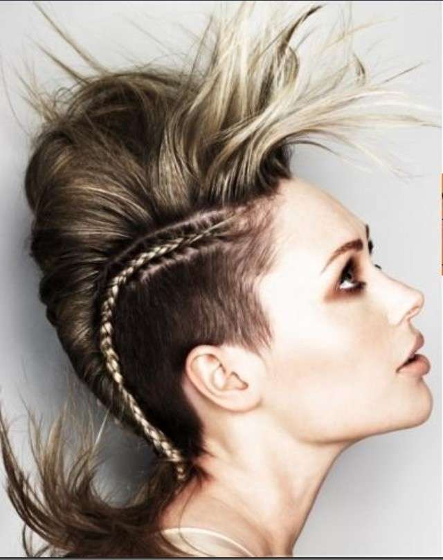 Capelli rasati con treccia e cresta