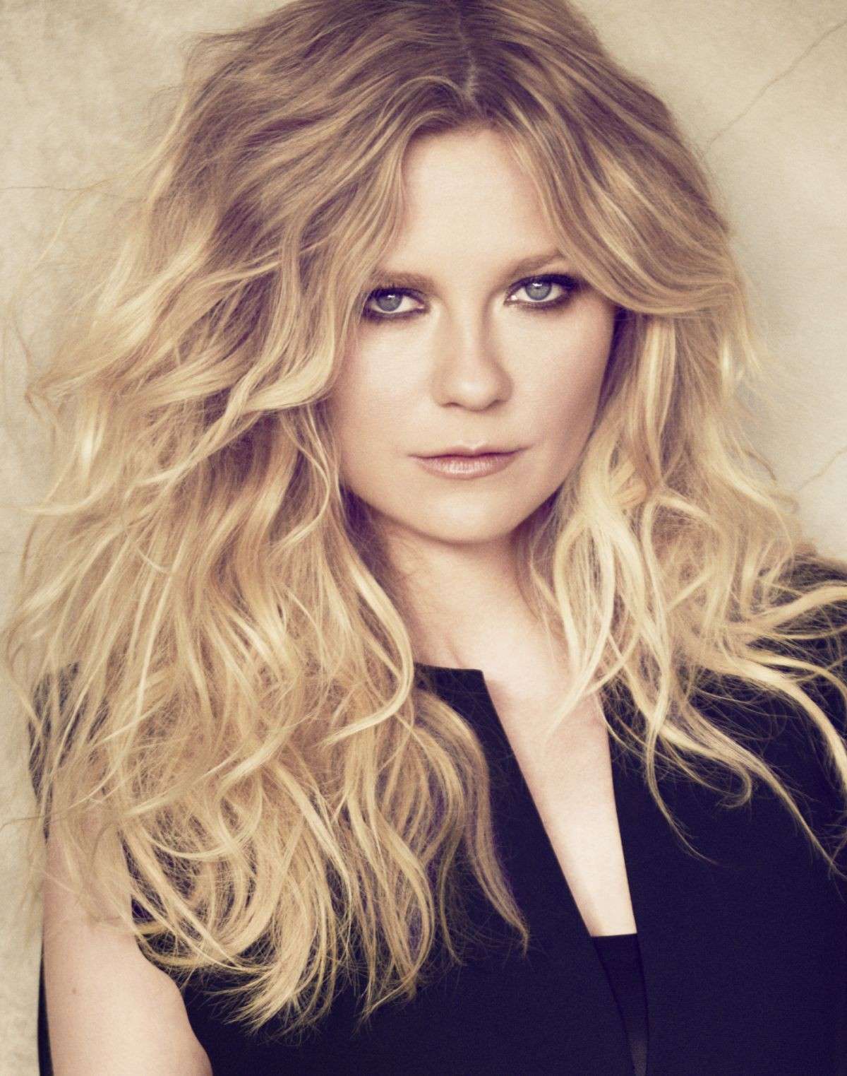 Capelli sottili e mossi di Kirsten Dunst 2014