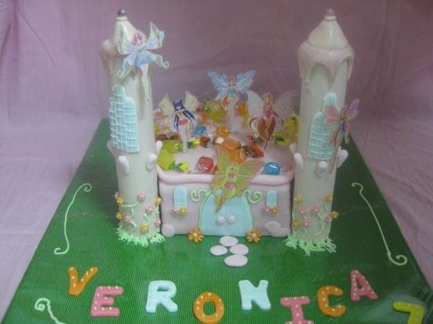 Castello in cioccolato plastico delle Winx