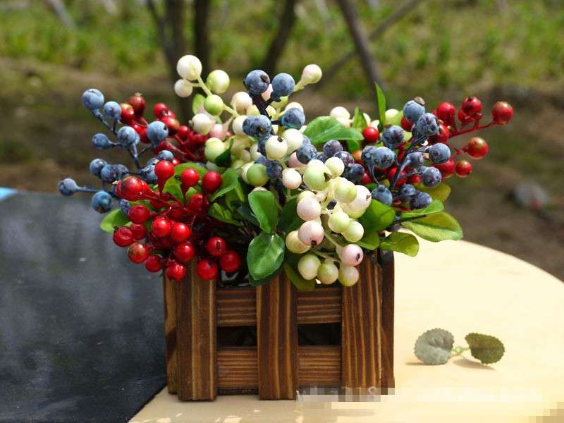 Composizione con foglie e frutta