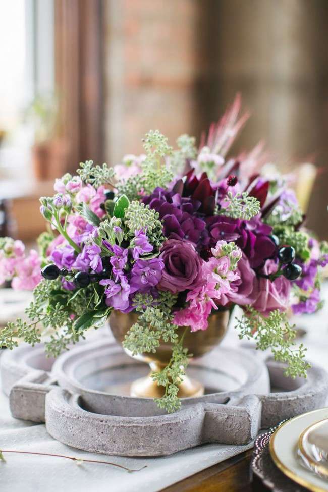 Composizione per la tavola radiant orchid