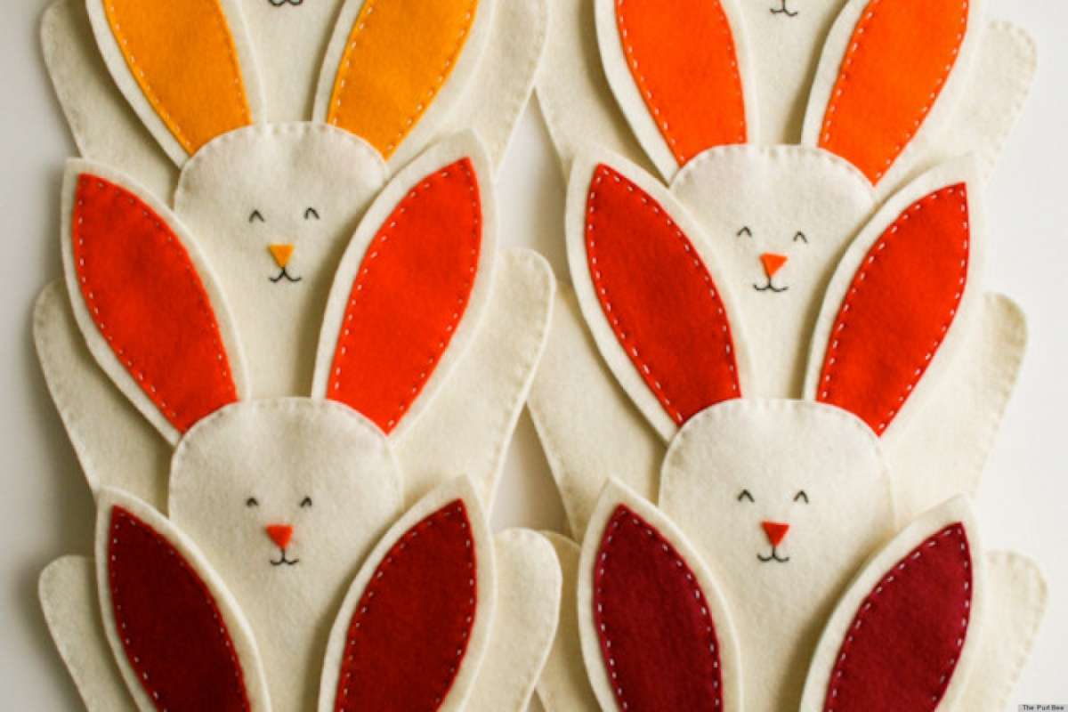 Coniglietti in feltro con orecchie colorate
