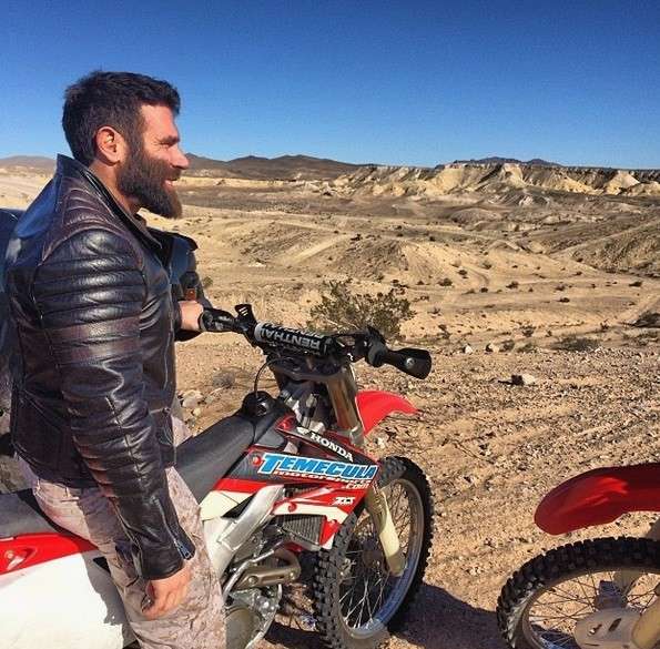 Dan Bilzerian con la moto