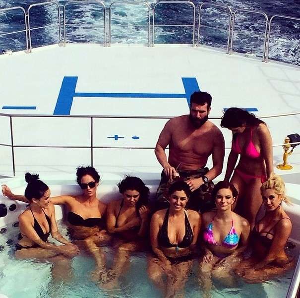 Dan Bilzerian in piscina