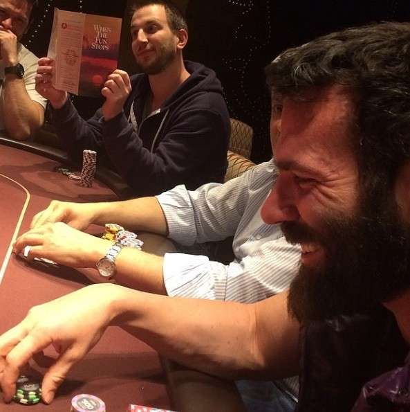 Dan Bilzerian mentre gioca a poker