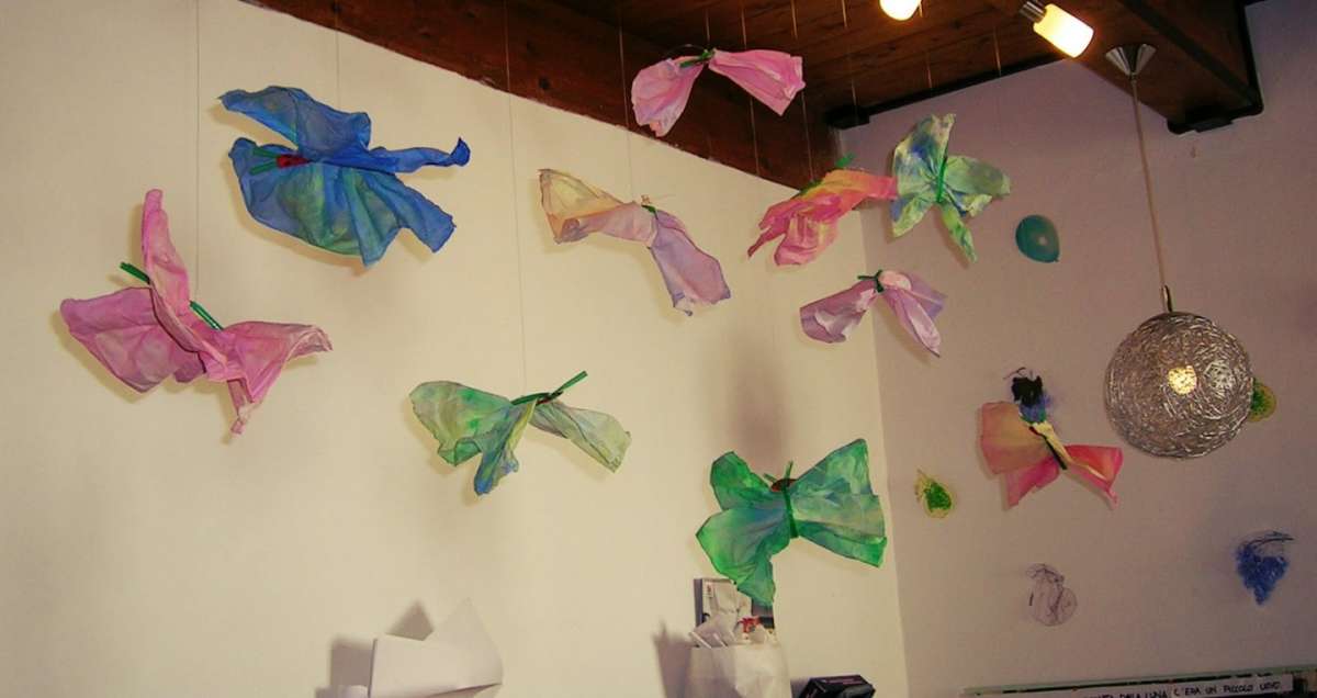 Farfalle di carta