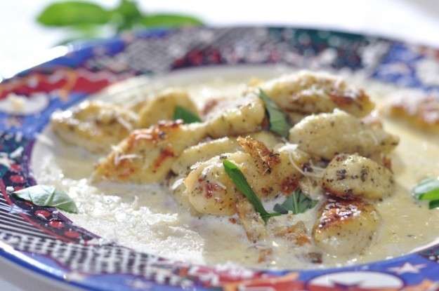 Gnocchi con fonduta di formaggio