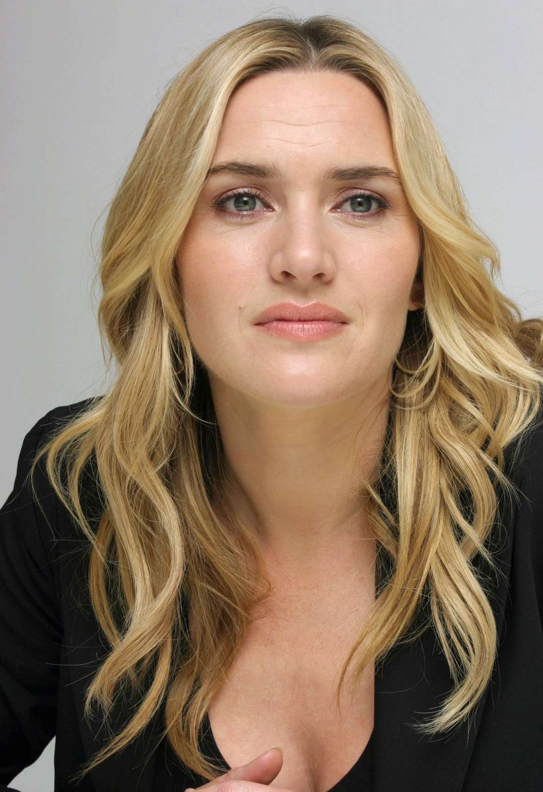 Kate Winslet con capelli ondulati e scalati
