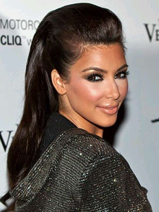 Kim Kardashian capelli con falsa cresta