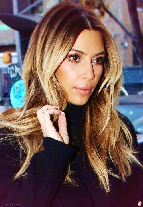 Kim Kardashian capelli ombrè scalati