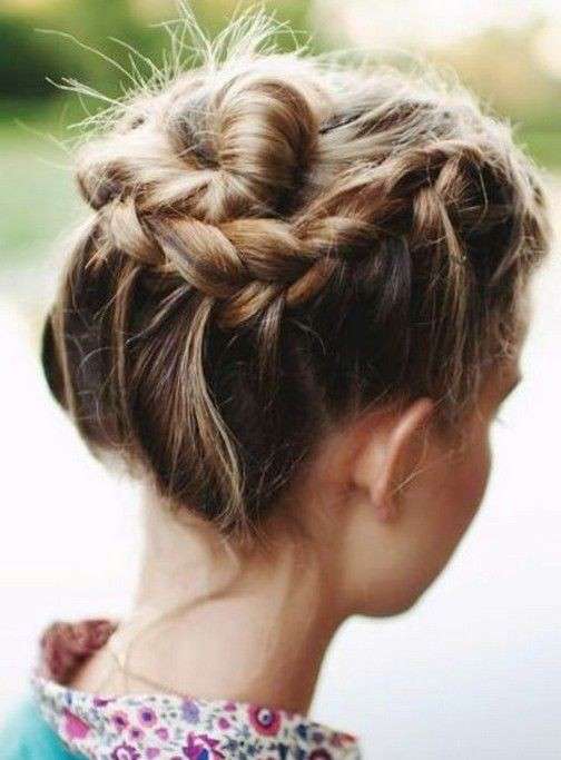 Piccolo chignon con treccia