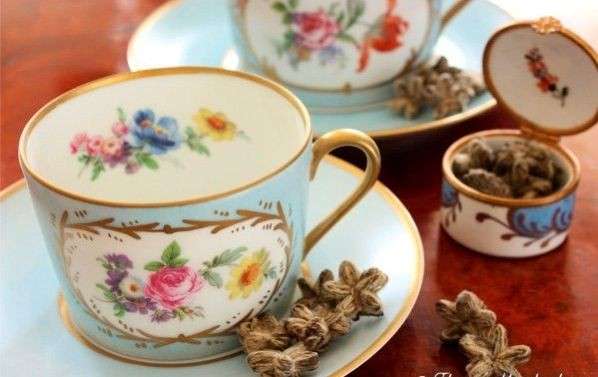 Tè in tazze di porcellana