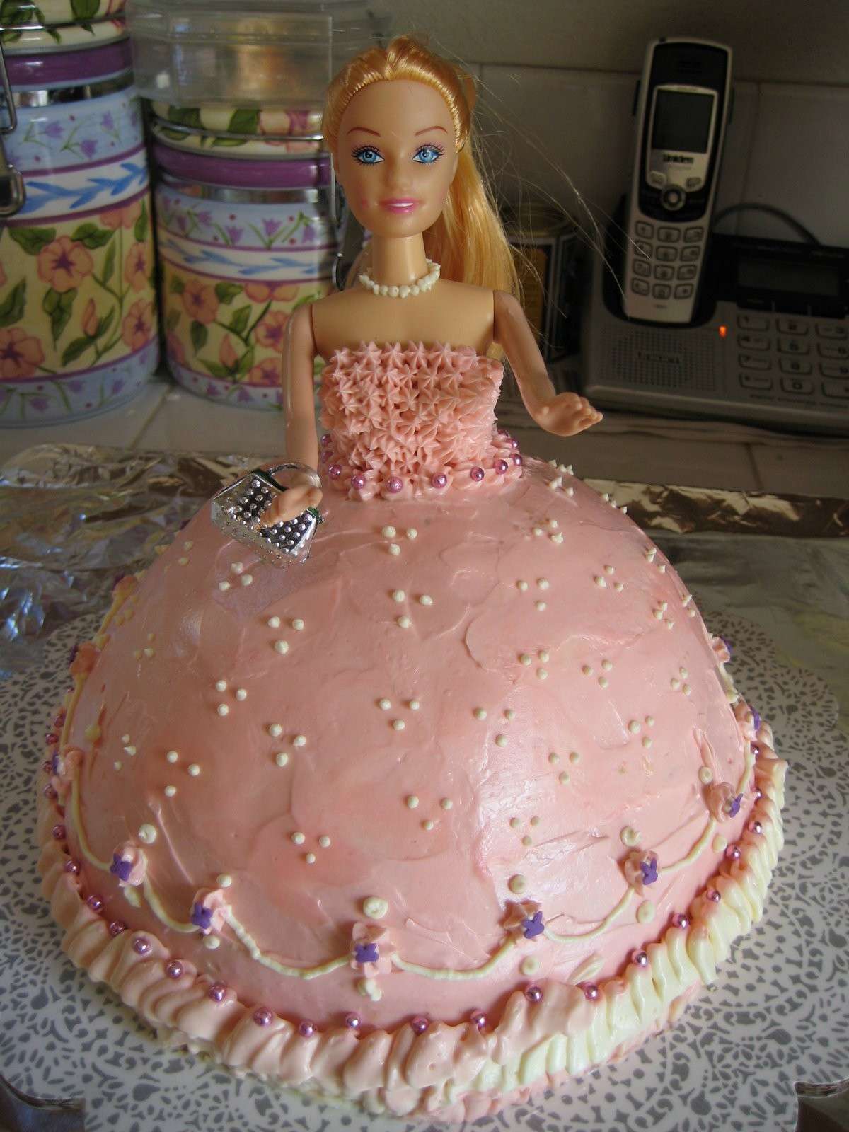 Torta Barbie con decorazioni in pasta di zucchero
