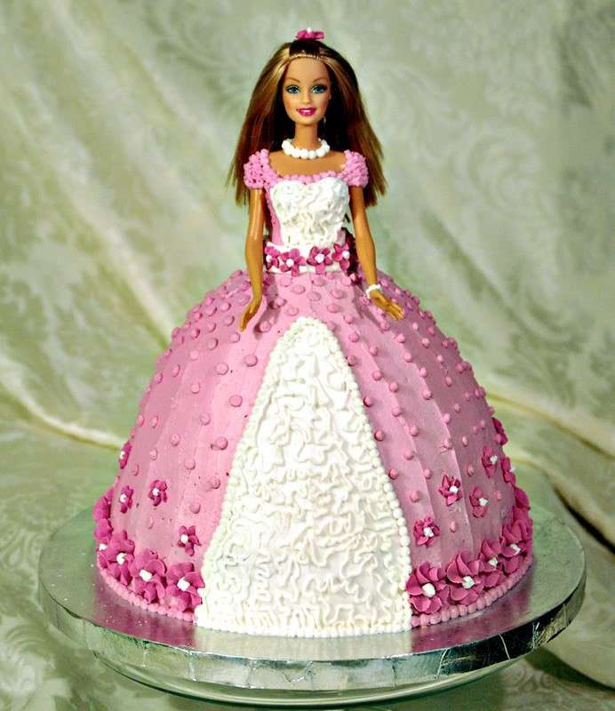 Torta Barbie decorata con fiori