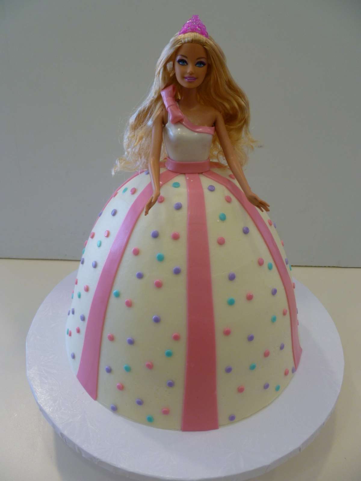 Torta Barbie in pasta di zucchero