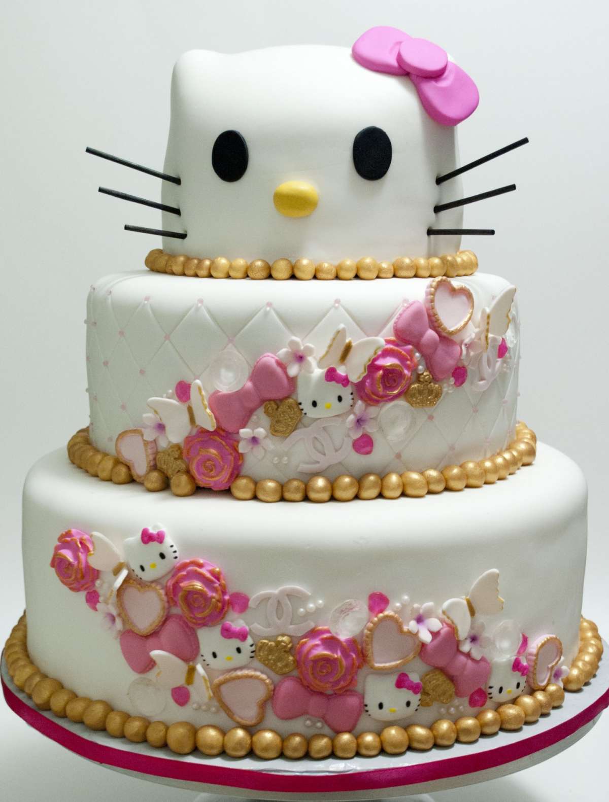 Torta bianca e oro di Hello Kitty